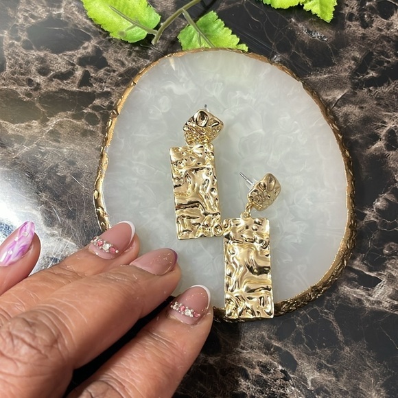 Fashion Nova Gold Hammered Square Drop Earrings - Picture 15 of 15